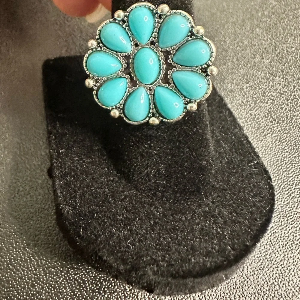Silver and Turquoise Flower Southwestern Ring 6 - Picture 5 of 7